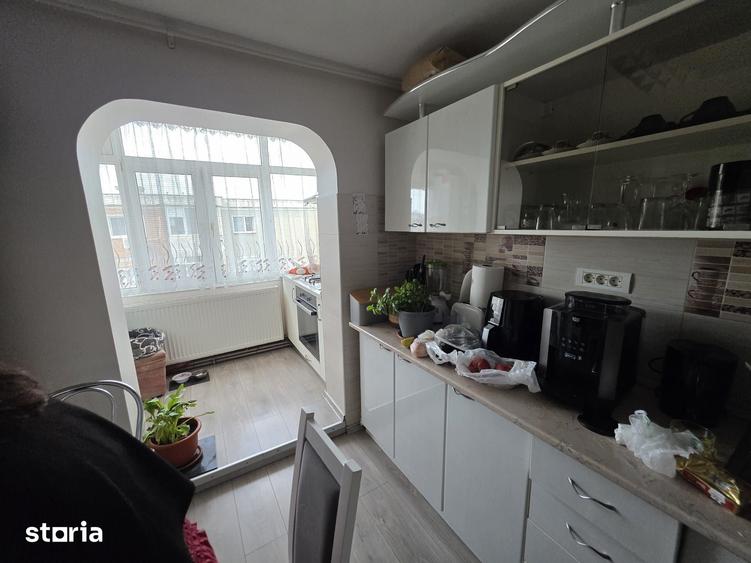Apartament cu 3 camere decomandat în Alfa