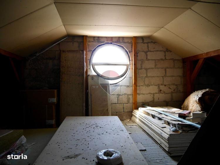 Apartament cu 4 camere decomandat în Cetate