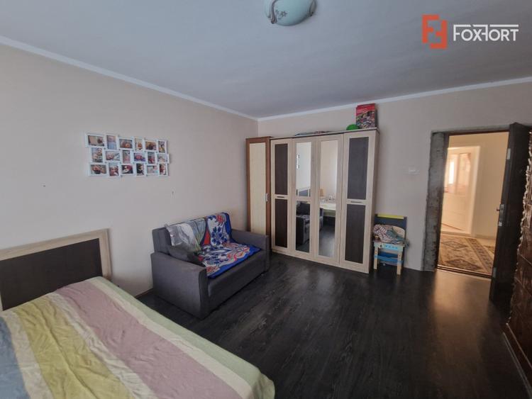 Casă individuală cu 7 camere cu Canalizare în Ultracentral
