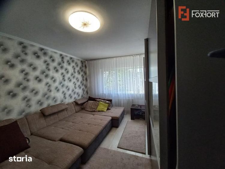 Apartament cu 4 camere semidecomandat, mobilat în Lipovei