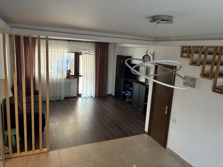 Casă cu 3 camere în Tunari