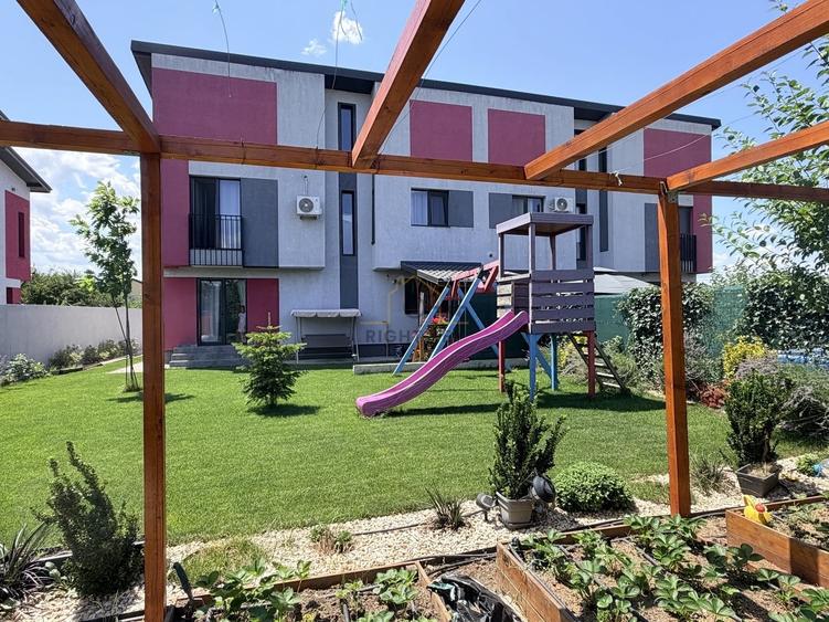 Duplex cu 6 camere cu Canalizare în Domnești