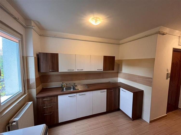 Apartament cu 2 camere semidecomandat în Astra