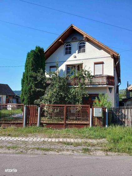 Casă cu 4 camere cu Teren 900 Mp în Solovăstru