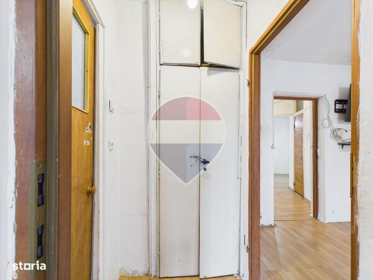 Apartament cu 3 camere semidecomandat în Crângași