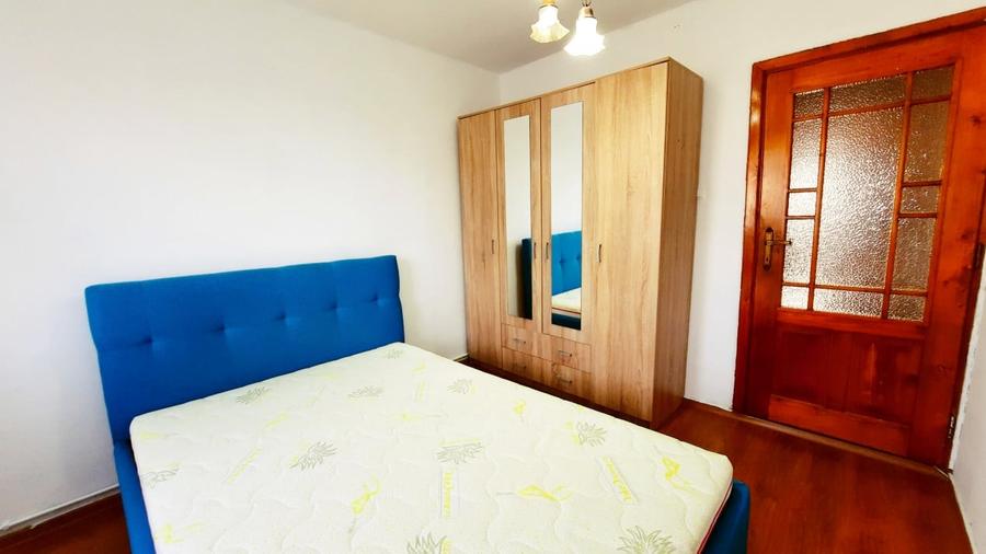 Apartament cu 3 camere decomandat, mobilat în Mircea cel Bătrân