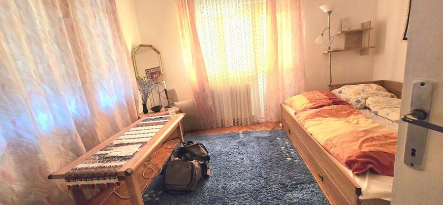 Casă individuală cu 7 camere cu Canalizare în Central