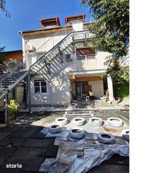 Casă cu 7 camere cu Teren 340 Mp în Muncii