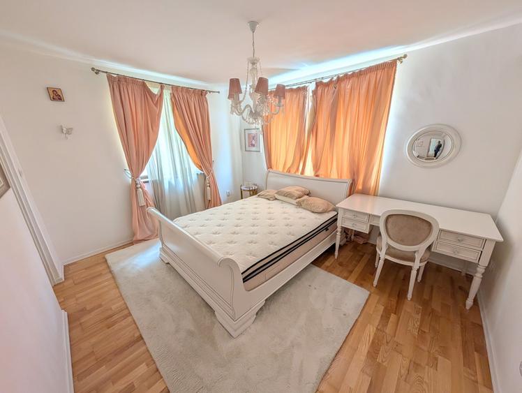 Casă individuală cu 5 camere cu Canalizare în Voluntari