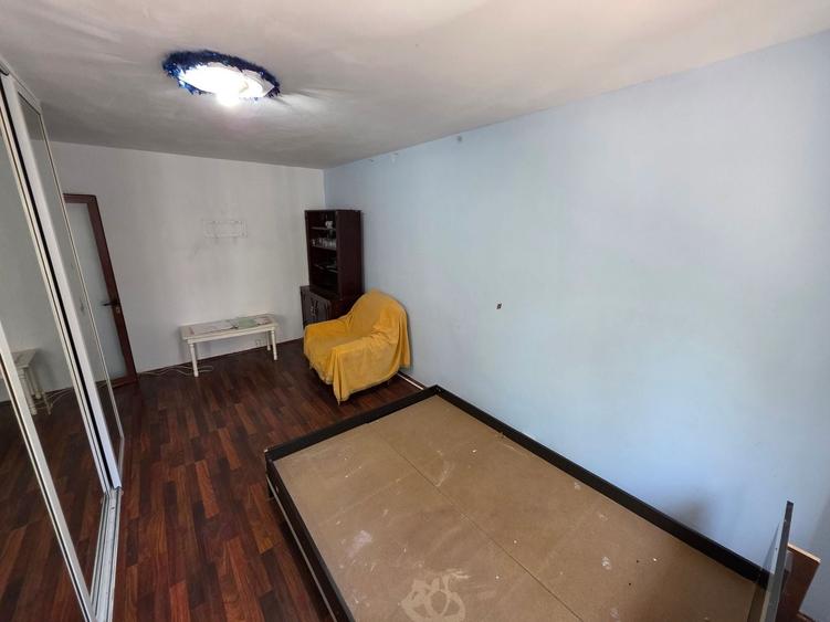 Apartament cu 2 camere decomandat în CET