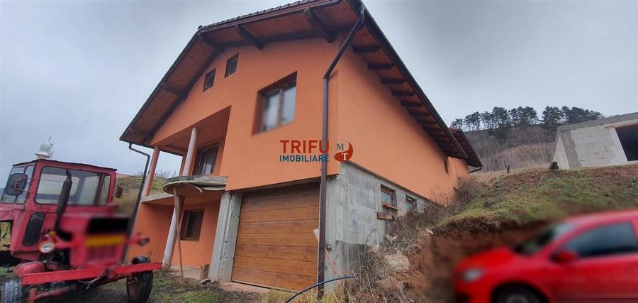 Casă individuală cu 5 camere cu Canalizare în Periferie