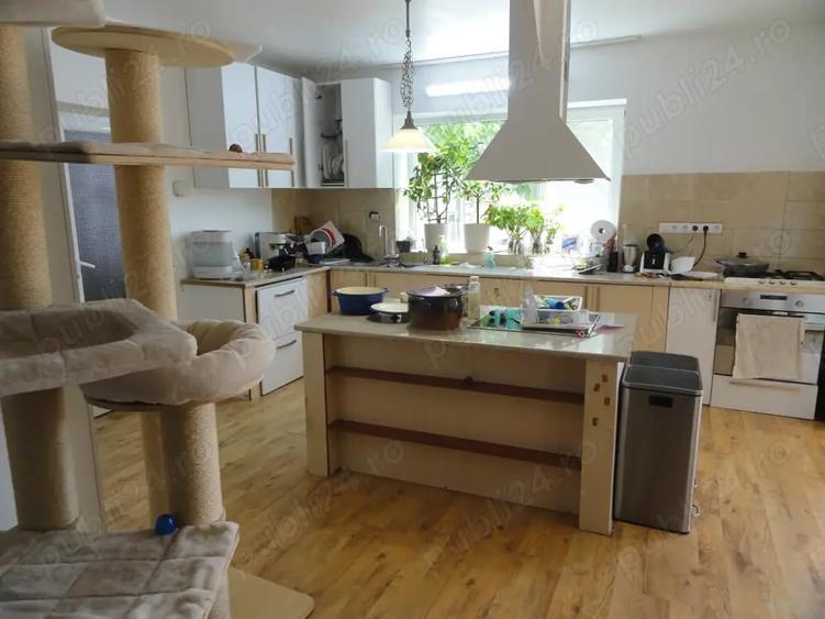 Casă cu 5 camere cu Teren 500 Mp în Central