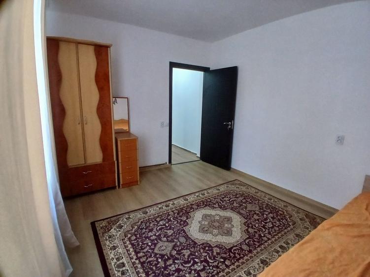 Garsonieră decomandată în Titan