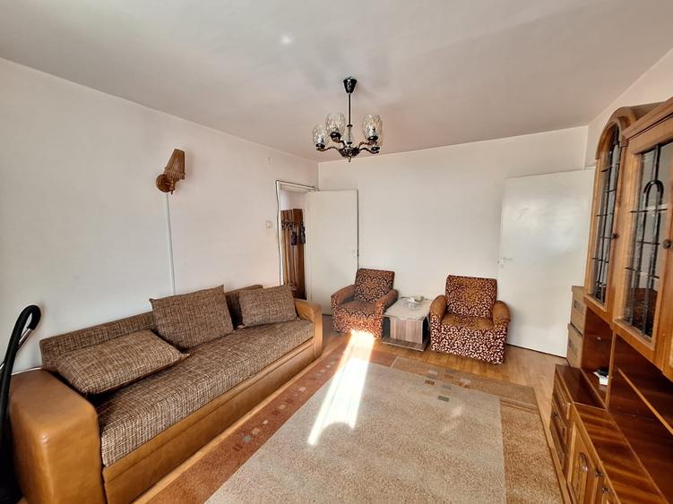 Apartament cu 3 camere decomandat în Vasile Aaron