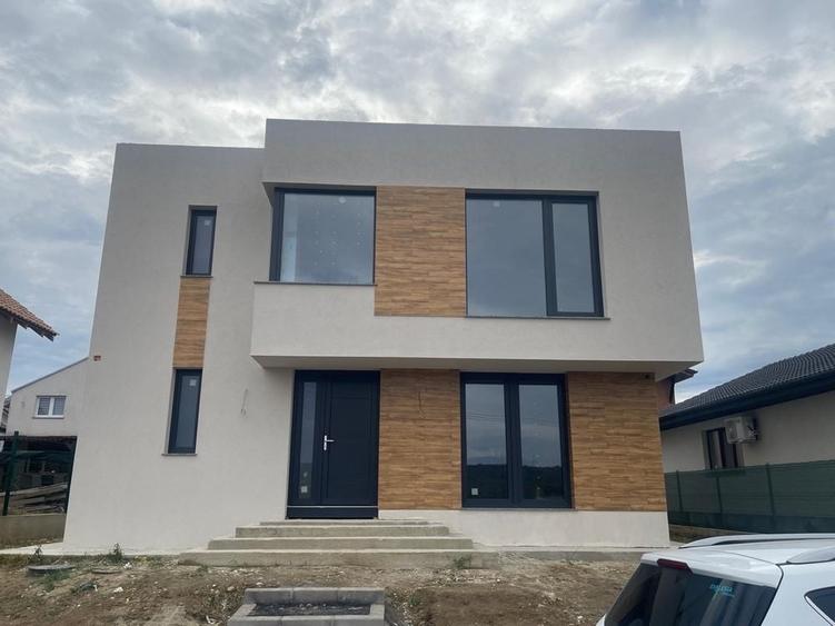Casă cu 4 camere în Central