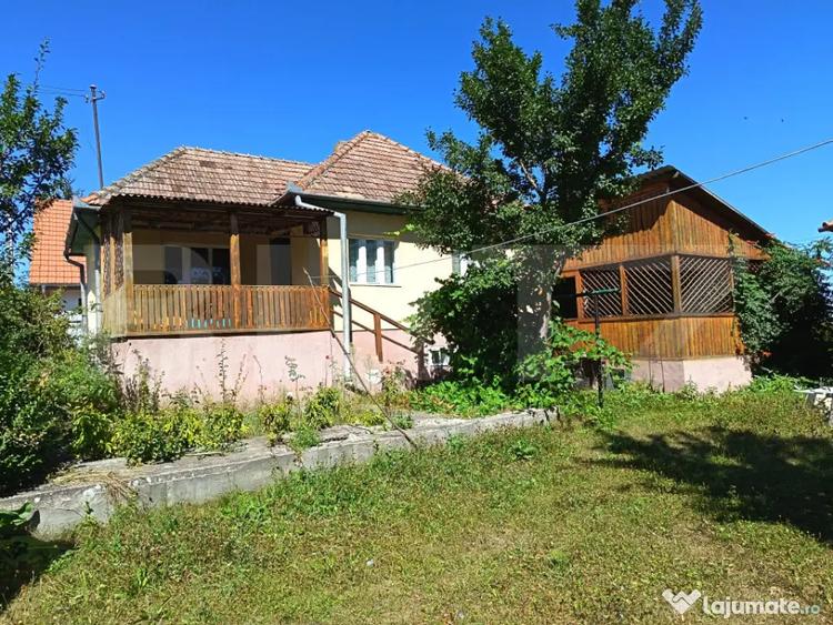 Casă cu 2 camere cu Teren 1040 Mp în Petrești