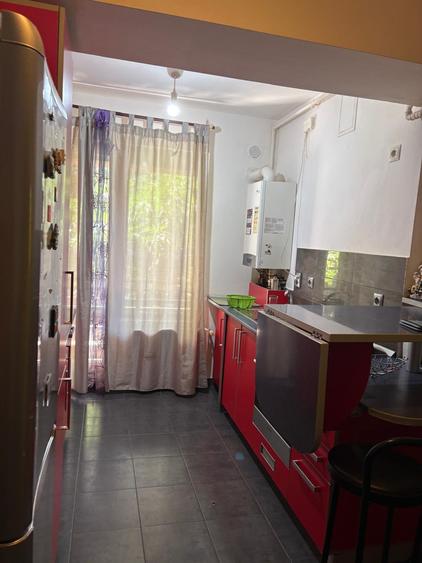 Apartament cu 2 camere decomandat în Titan