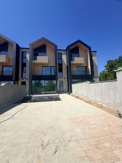 Casă individuală cu 5 camere cu Garaj în Central