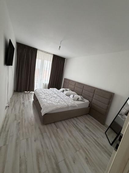 Apartament cu 2 camere decomandat în Roșu