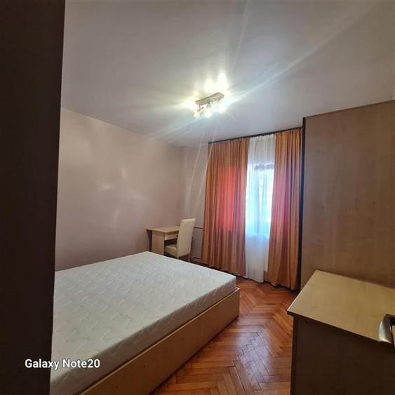Apartament cu 3 camere decomandat, mobilat în P-ța Spitalului