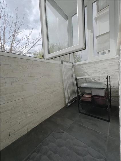Apartament cu 4 camere decomandat în Turnătorie