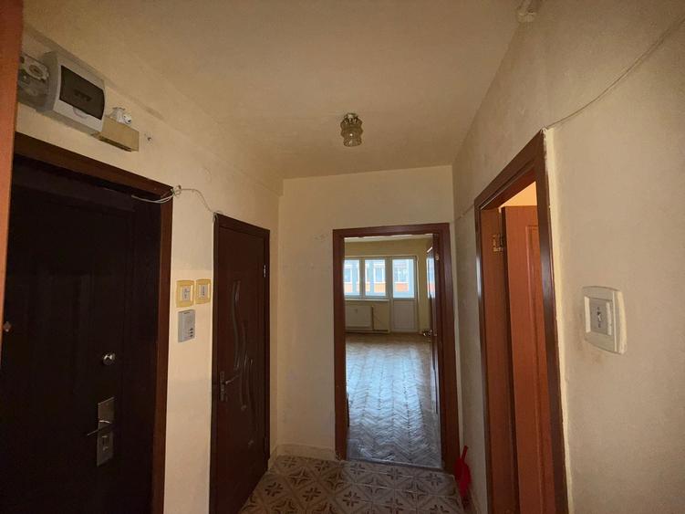 Apartament cu 3 camere circular în Minerul