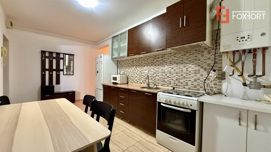 Apartament cu 3 camere, mobilat în Lipovei