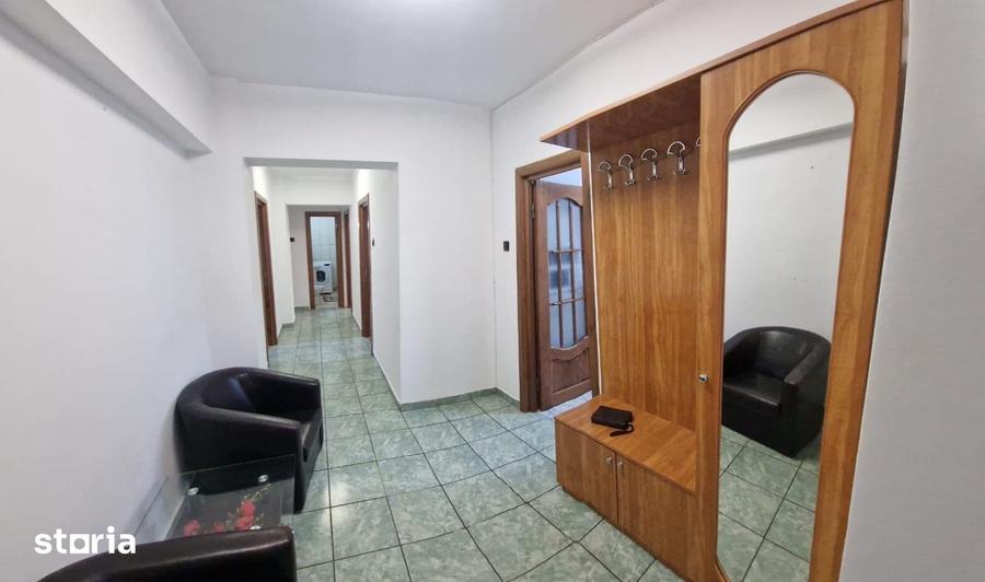 Apartament cu 4 camere decomandat în Central