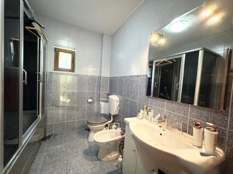 Casă cu 5 camere cu Teren 369 Mp în Colentina