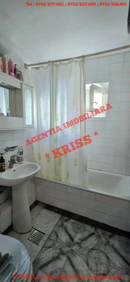 Apartament cu 3 camere decomandat în Craiovei