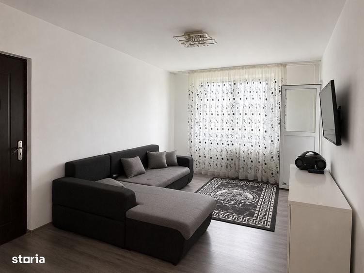 Apartament cu 4 camere decomandat în Tei