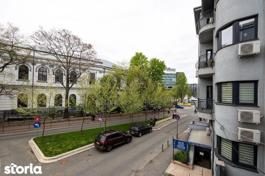 Apartament cu 3 camere în Centrul Civic