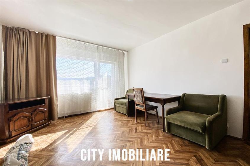 Apartament cu 4 camere decomandat în Semicentral