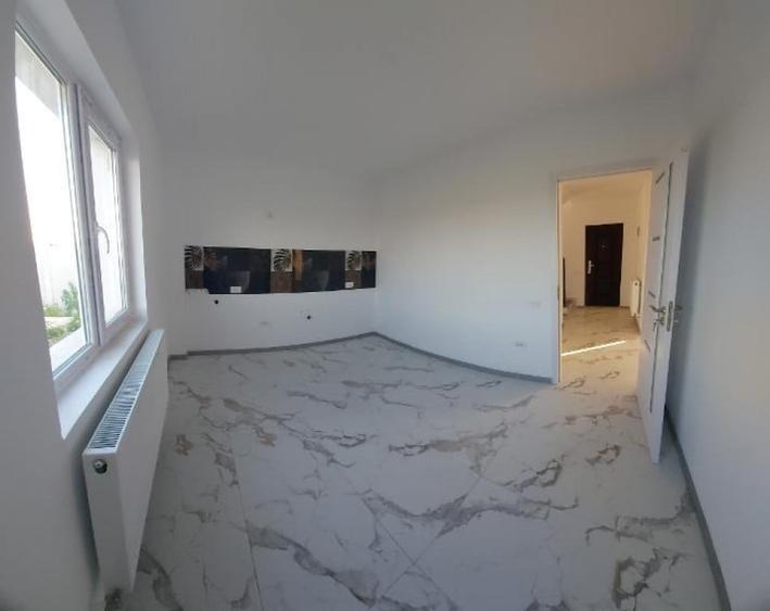 Casă cu 4 camere cu Teren 237 Mp în Central