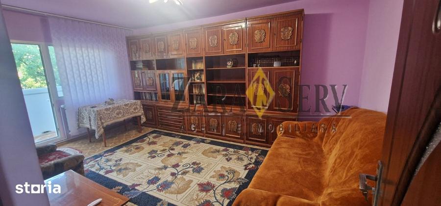 Apartament cu 3 camere decomandat în Vest