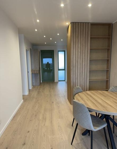 Apartament cu 3 camere semidecomandat, mobilat în Sisești