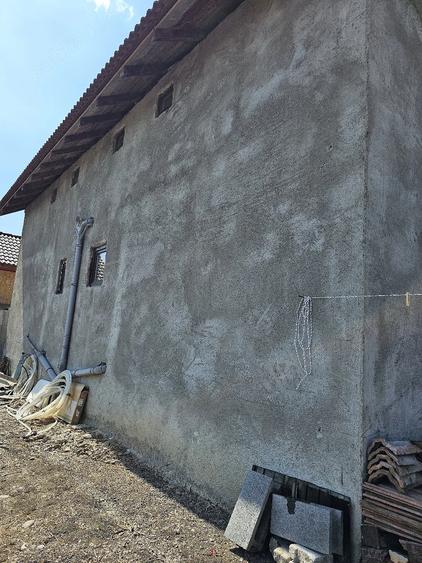 Casă cu Teren 850 Mp în Halânga