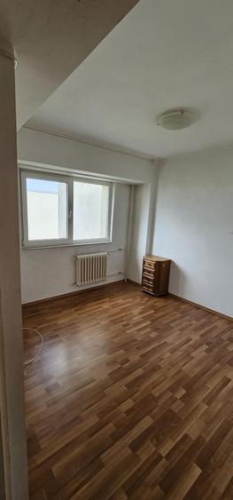 Apartament cu 4 camere decomandat în Pantelimon