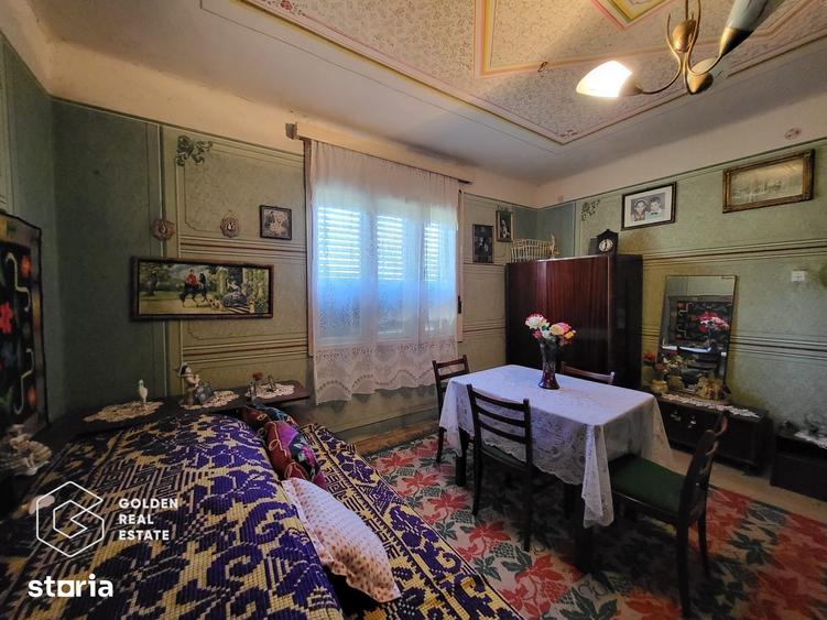 Casă cu 4 camere decomandat cu Teren 5000 Mp în Bârzava