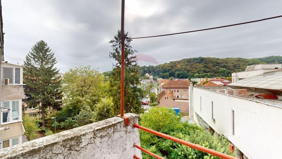Apartament cu 2 camere semidecomandat în Centrul Civic