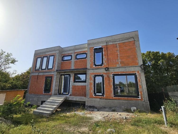 Casă individuală cu 6 camere cu Teren 684 Mp în Băbana