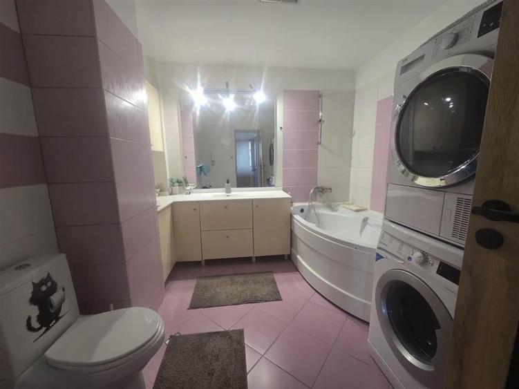 Apartament cu 3 camere decomandat, mobilat în Șcheia