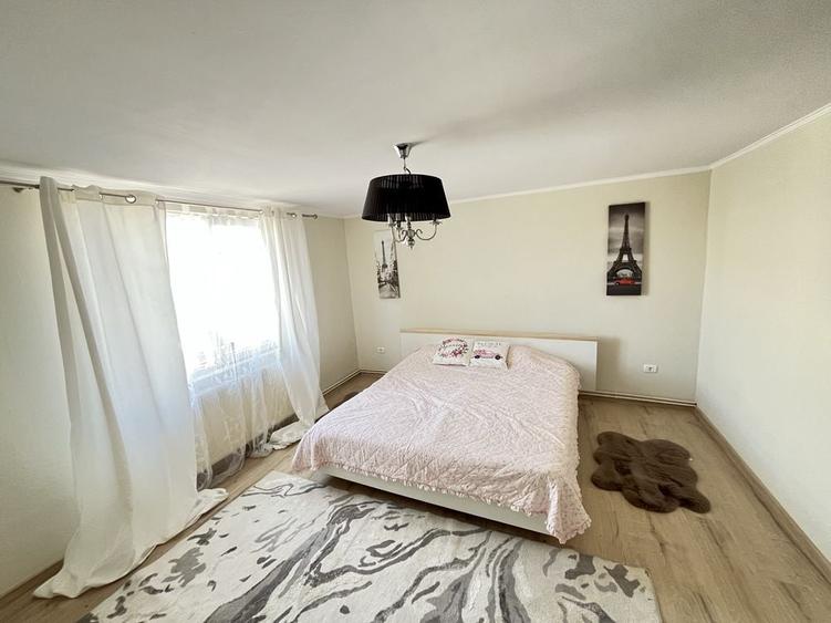 Casă cu 3 camere decomandat în Central