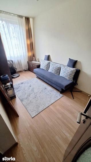 Apartament cu 3 camere semidecomandat în Calea București