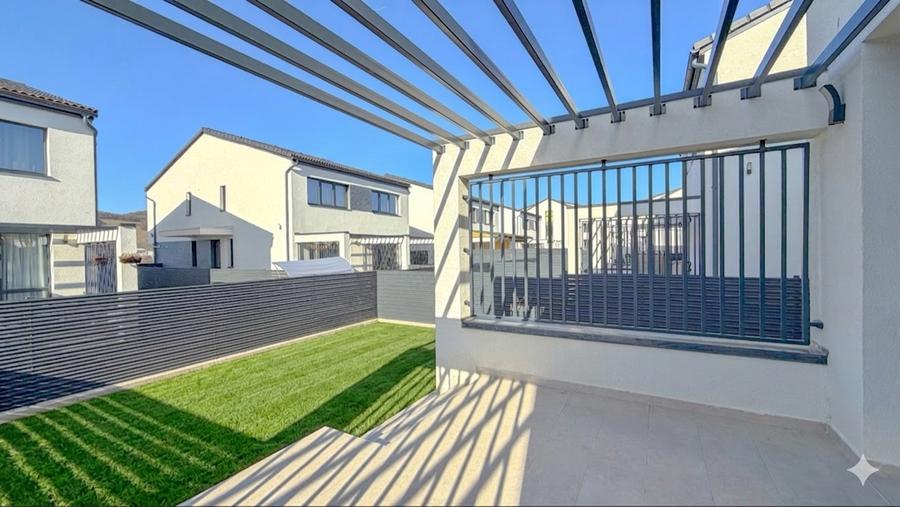 Duplex cu 3 camere cu Canalizare în Sânpetru