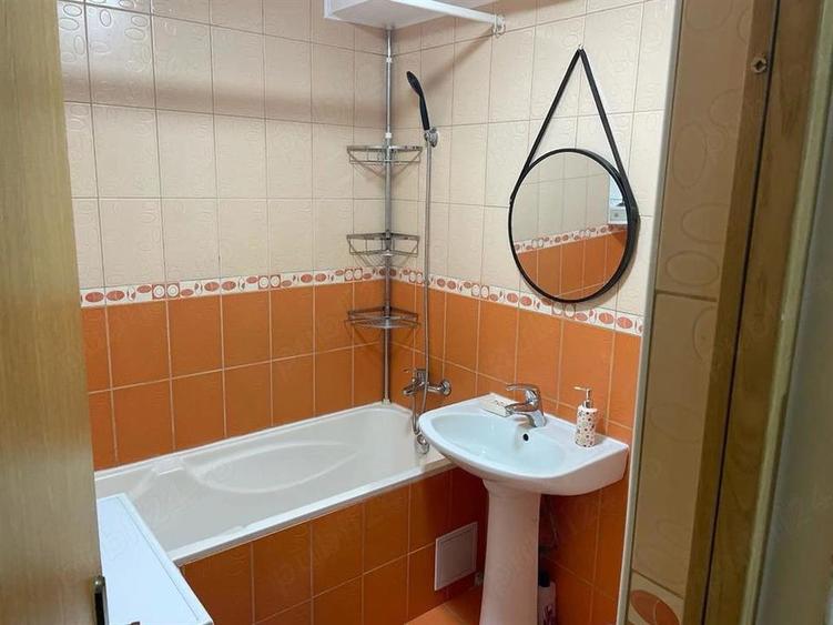 Apartament cu 4 camere decomandat, mobilat în Vasile Aaron