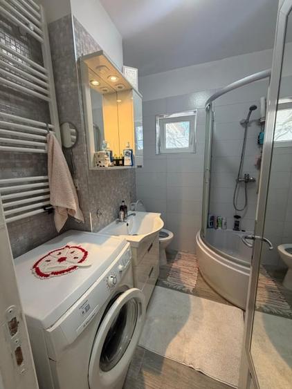 Apartament cu 2 camere semidecomandat, mobilat în Central