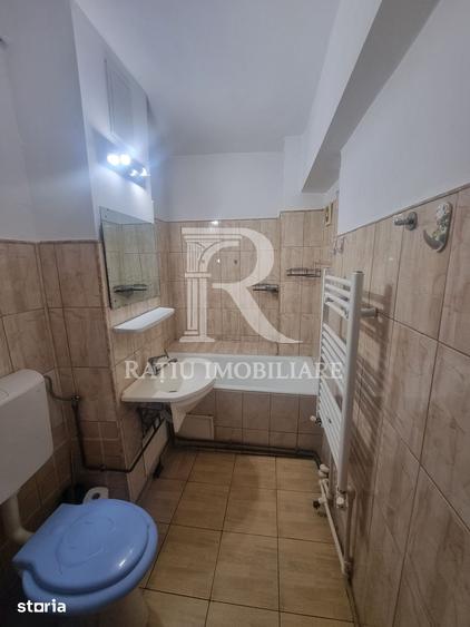 Garsonieră decomandată în Piața Centrală