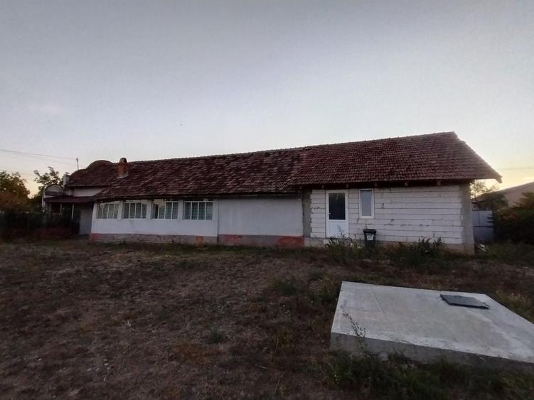 Casă cu 4 camere în Felnac