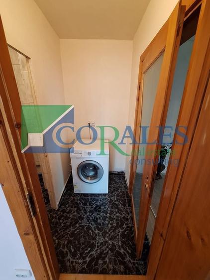Apartament cu 3 camere semidecomandat, mobilat în Baba-Dochia
